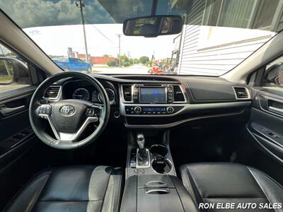 2015 Toyota Highlander XLE   - Photo 17 - Macomb, IL 61455