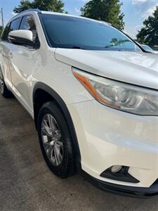 2015 Toyota Highlander XLE   - Photo 7 - Macomb, IL 61455