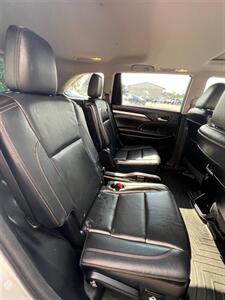 2015 Toyota Highlander XLE   - Photo 12 - Macomb, IL 61455