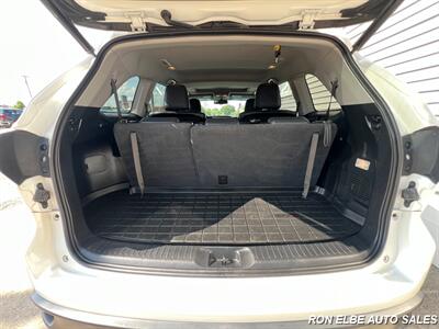 2015 Toyota Highlander XLE   - Photo 14 - Macomb, IL 61455