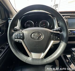 2015 Toyota Highlander XLE   - Photo 18 - Macomb, IL 61455