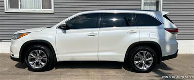 2015 Toyota Highlander XLE   - Photo 3 - Macomb, IL 61455