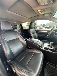 2015 Toyota Highlander XLE   - Photo 11 - Macomb, IL 61455