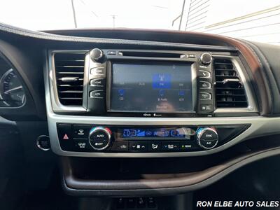2015 Toyota Highlander XLE   - Photo 21 - Macomb, IL 61455