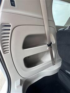 2024 Chrysler Pacifica Touring L   - Photo 15 - Macomb, IL 61455