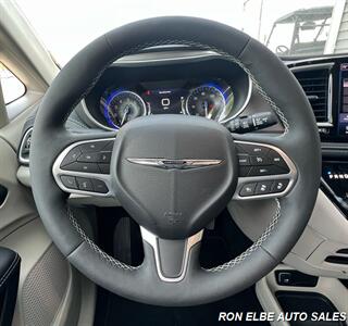 2024 Chrysler Pacifica Touring L   - Photo 18 - Macomb, IL 61455
