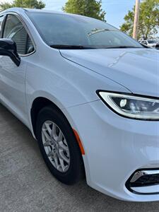 2024 Chrysler Pacifica Touring L   - Photo 7 - Macomb, IL 61455