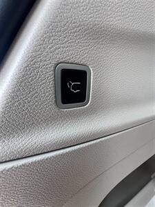 2024 Chrysler Pacifica Touring L   - Photo 16 - Macomb, IL 61455
