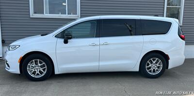 2024 Chrysler Pacifica Touring L   - Photo 3 - Macomb, IL 61455