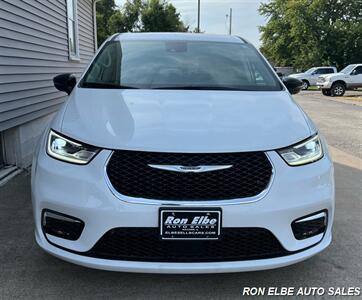 2024 Chrysler Pacifica Touring L   - Photo 6 - Macomb, IL 61455
