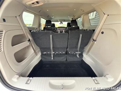 2024 Chrysler Pacifica Touring L   - Photo 14 - Macomb, IL 61455
