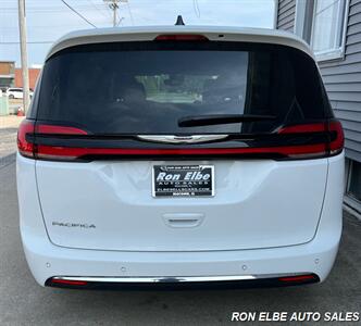 2024 Chrysler Pacifica Touring L   - Photo 9 - Macomb, IL 61455