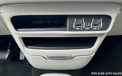 2024 Chrysler Pacifica Touring L   - Photo 23 - Macomb, IL 61455