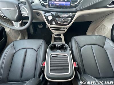 2024 Chrysler Pacifica Touring L   - Photo 22 - Macomb, IL 61455