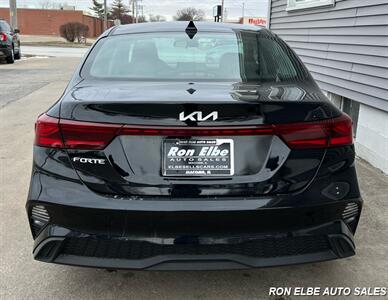 2024 Kia Forte LXS   - Photo 9 - Macomb, IL 61455