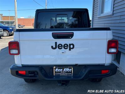 2022 Jeep Gladiator Sport   - Photo 9 - Macomb, IL 61455