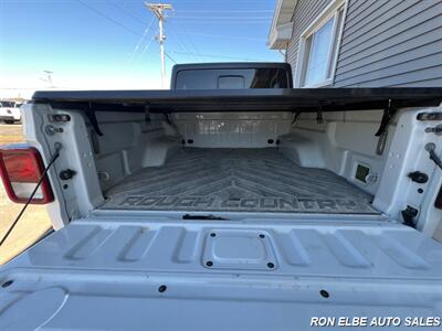 2022 Jeep Gladiator Sport   - Photo 11 - Macomb, IL 61455