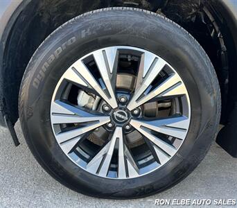 2023 Nissan Rogue SV   - Photo 4 - Macomb, IL 61455