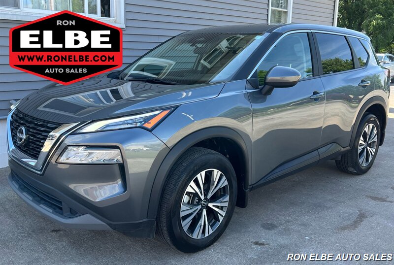 2023 Nissan Rogue SV   - Photo 1 - Macomb, IL 61455