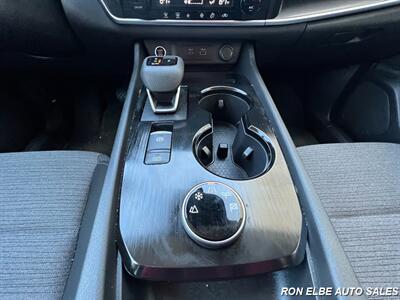 2023 Nissan Rogue SV   - Photo 18 - Macomb, IL 61455