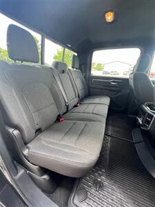 2019 RAM 1500 Big Horn   - Photo 12 - Macomb, IL 61455