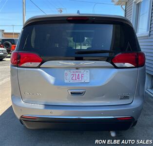 2018 Chrysler Pacifica Limited   - Photo 9 - Macomb, IL 61455