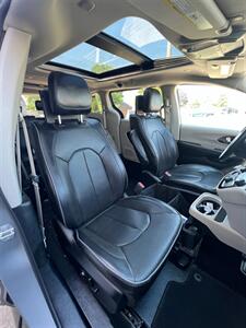 2018 Chrysler Pacifica Limited   - Photo 12 - Macomb, IL 61455