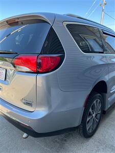 2018 Chrysler Pacifica Limited   - Photo 8 - Macomb, IL 61455