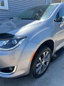 2018 Chrysler Pacifica Limited   - Photo 5 - Macomb, IL 61455