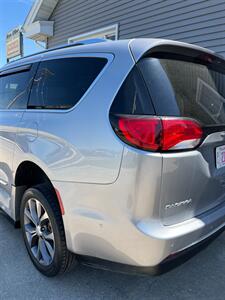 2018 Chrysler Pacifica Limited   - Photo 10 - Macomb, IL 61455