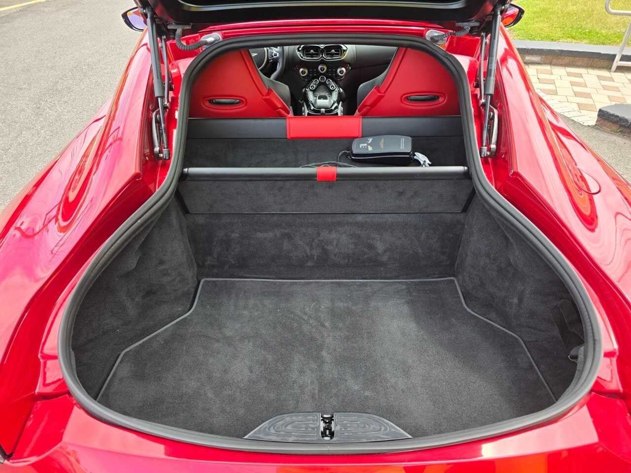 2020 Aston Martin Vantage - Photo 25 - Red Bank, NJ 07701