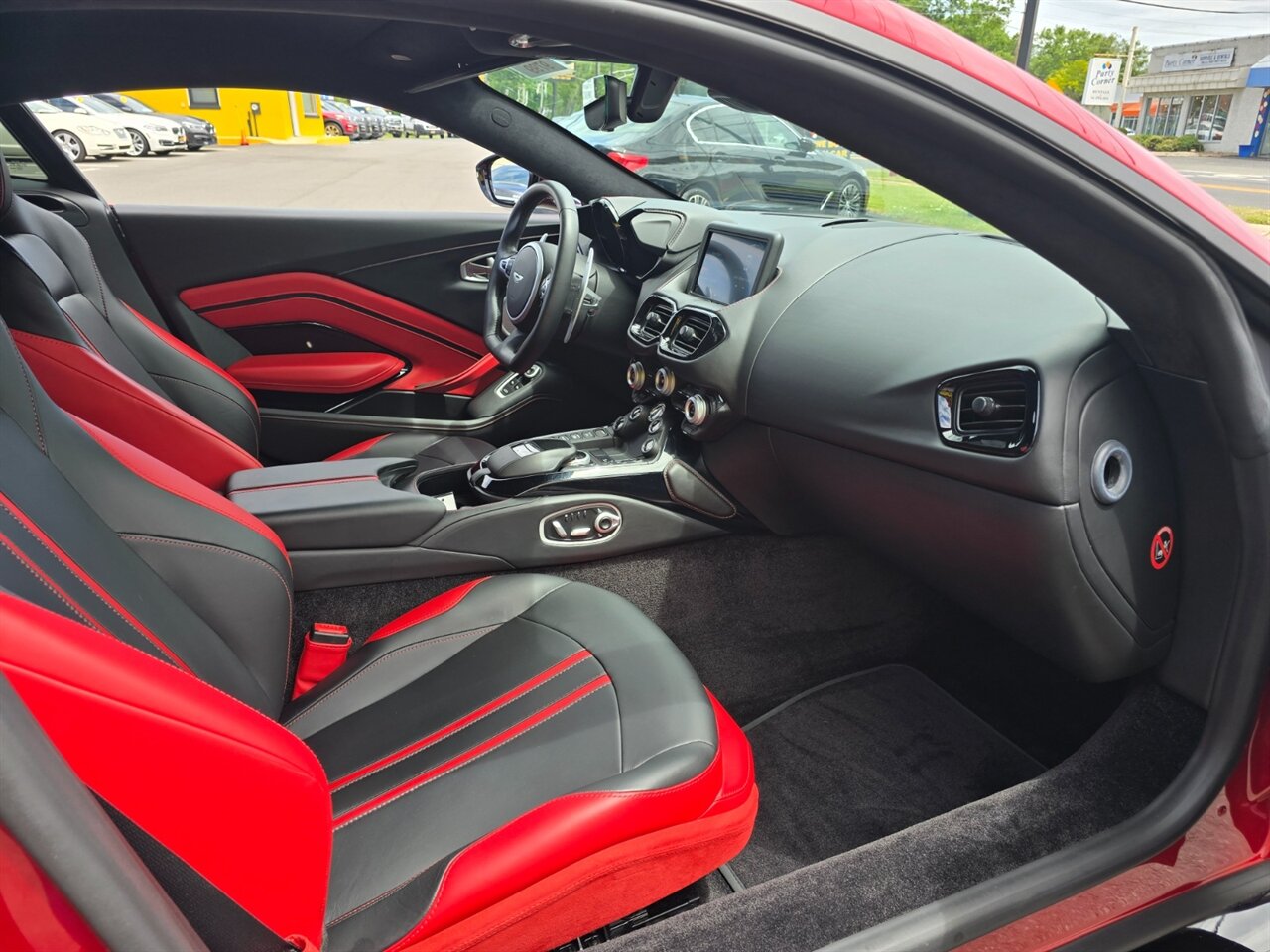 2020 Aston Martin Vantage - Photo 15 - Red Bank, NJ 07701