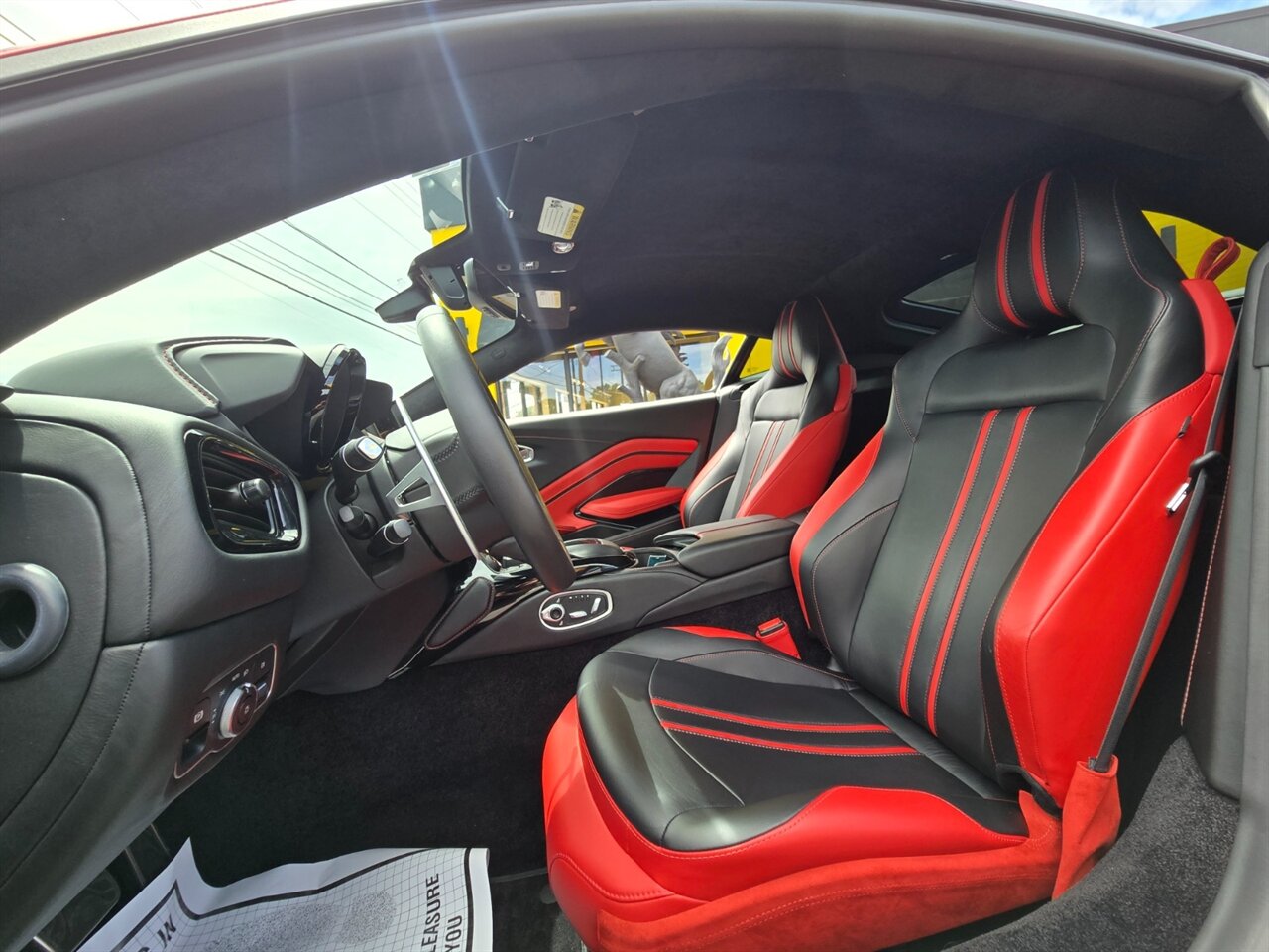 2020 Aston Martin Vantage - Photo 14 - Red Bank, NJ 07701