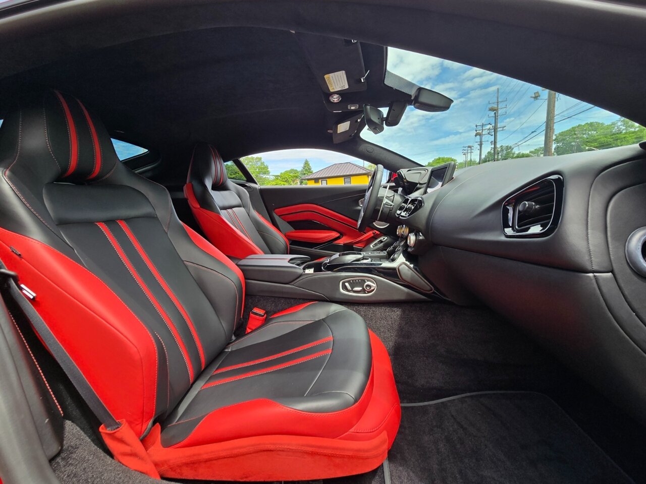 2020 Aston Martin Vantage - Photo 16 - Red Bank, NJ 07701