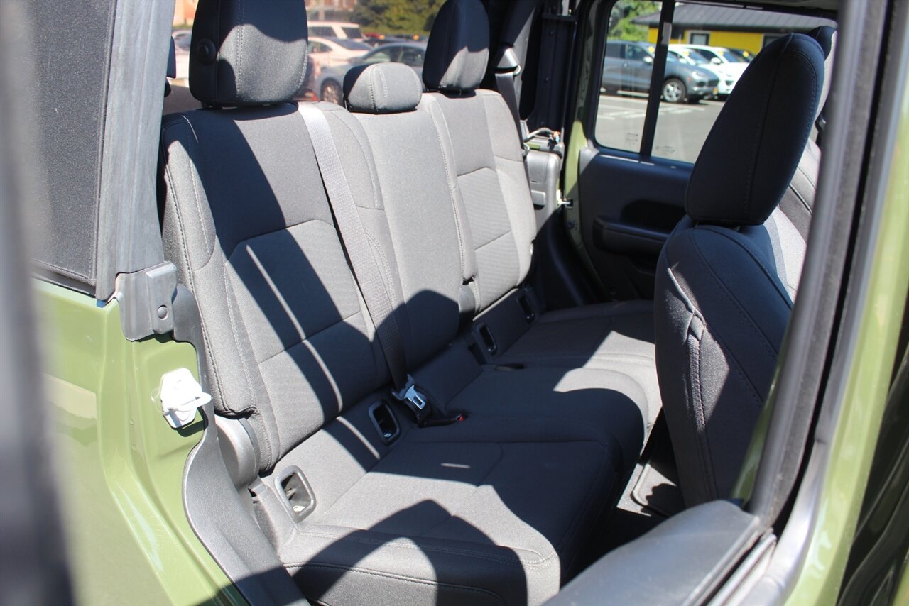 2021 Jeep Gladiator Sport S - Photo 15 - Red Bank, NJ 07701