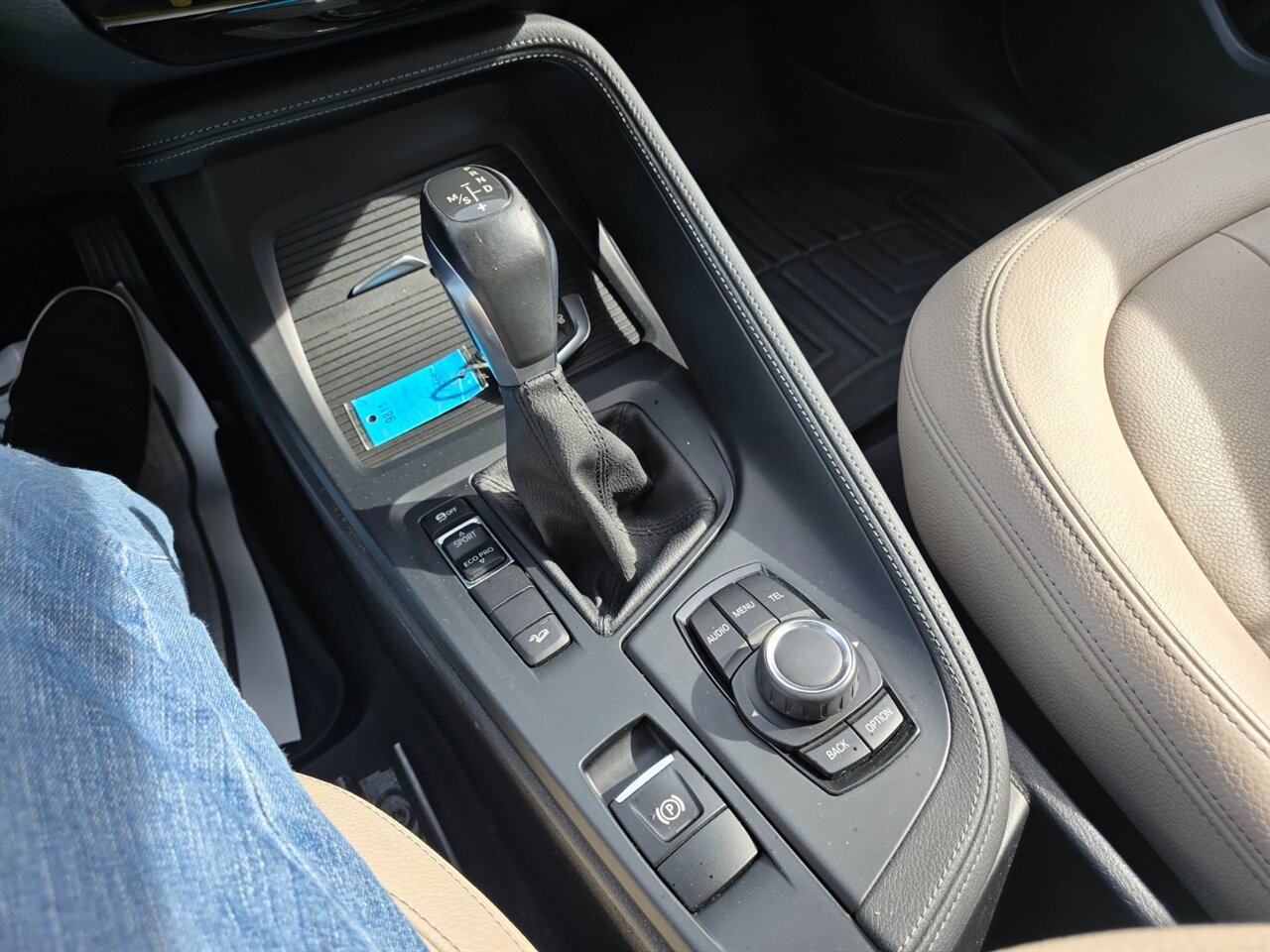 2017 BMW X1 xDrive28i - Photo 8 - Red Bank, NJ 07701