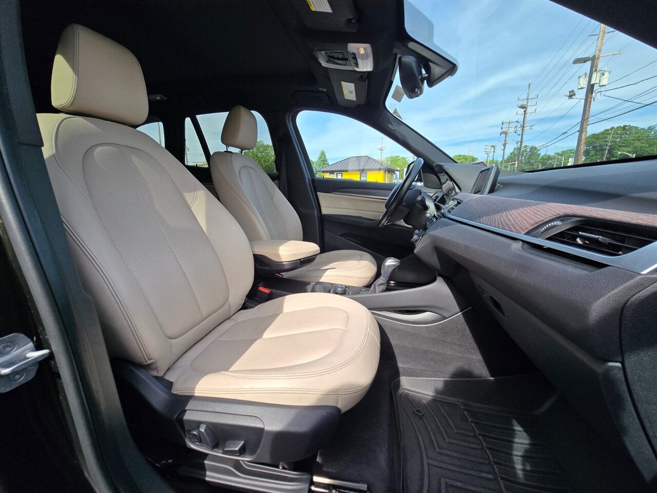 2017 BMW X1 xDrive28i - Photo 12 - Red Bank, NJ 07701