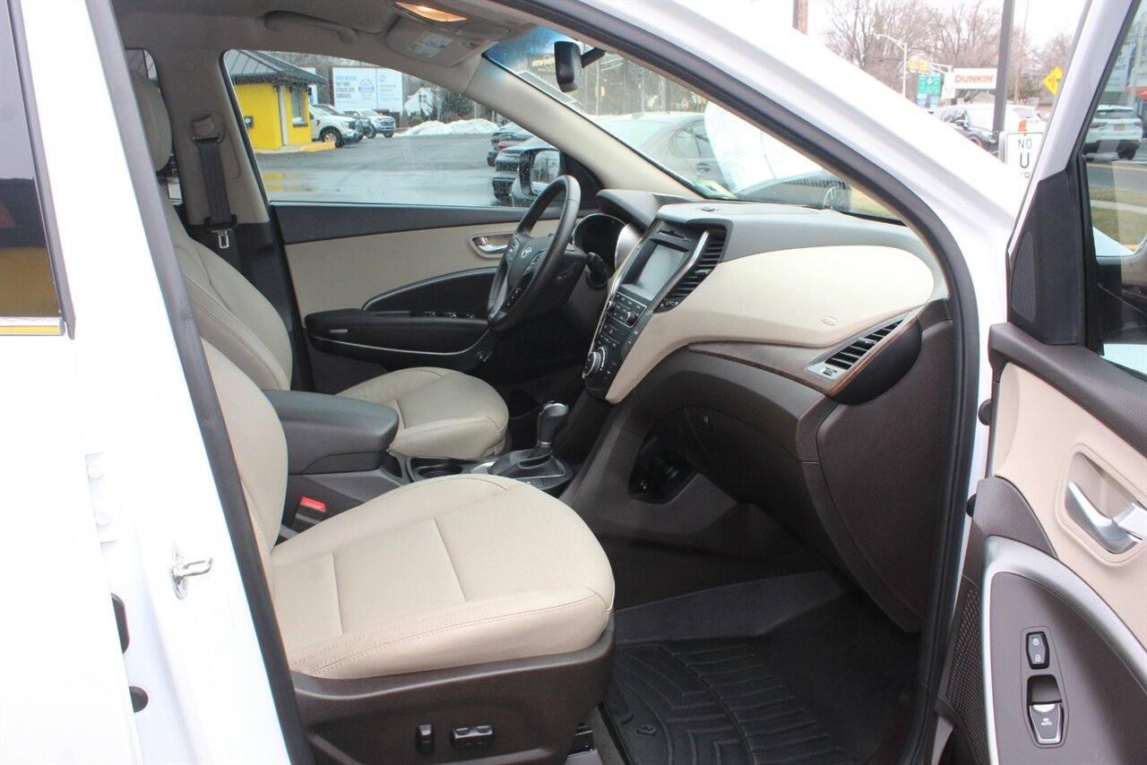 2018 Hyundai Santa Fe Sport 2.4L - Photo 11 - Red Bank, NJ 07701