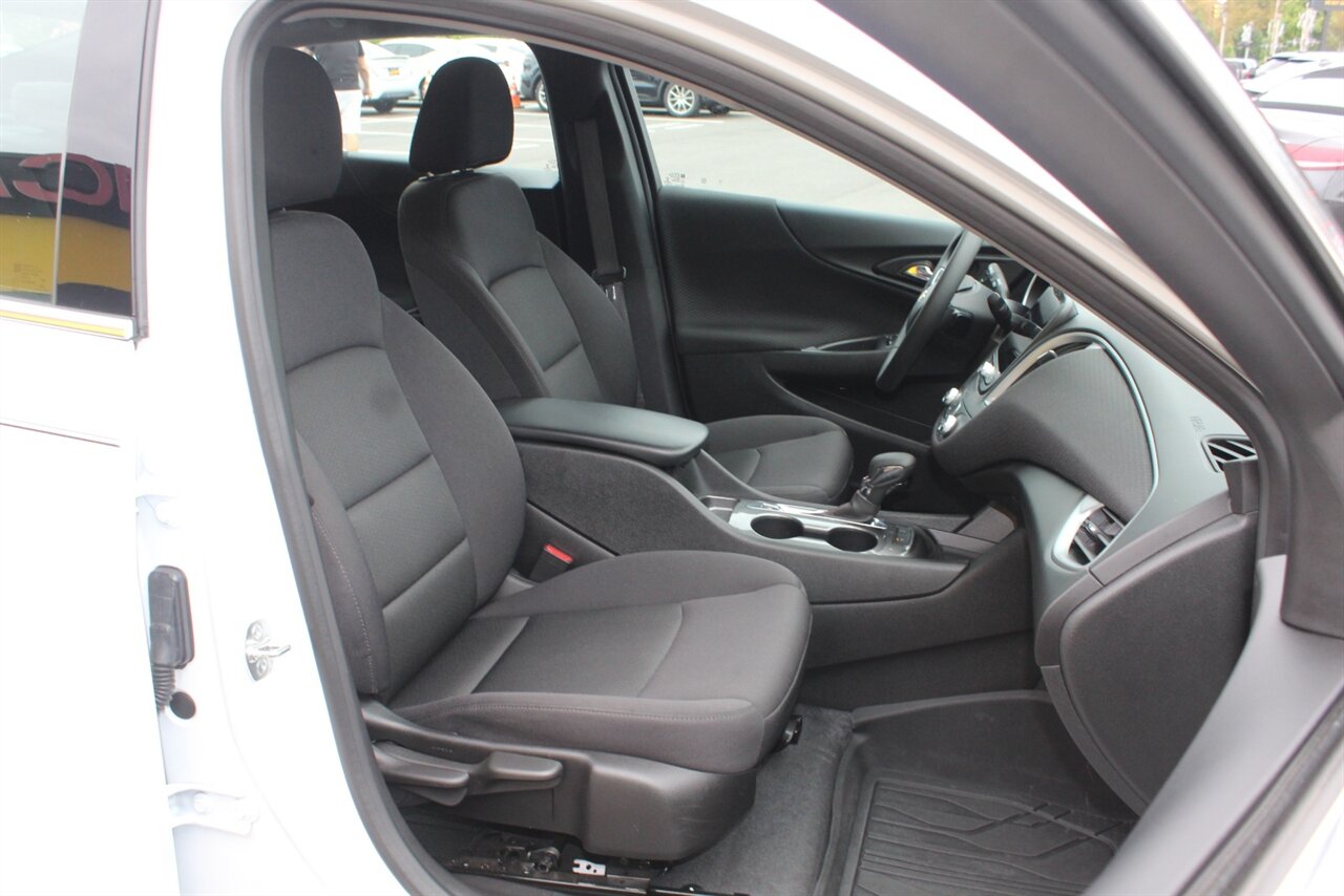 2024 Chevrolet Malibu RS   - Photo 12 - Red Bank, NJ 07701