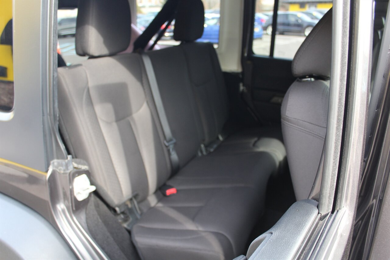 2017 Jeep Wrangler Unlimited Sport S - Photo 14 - Red Bank, NJ 07701