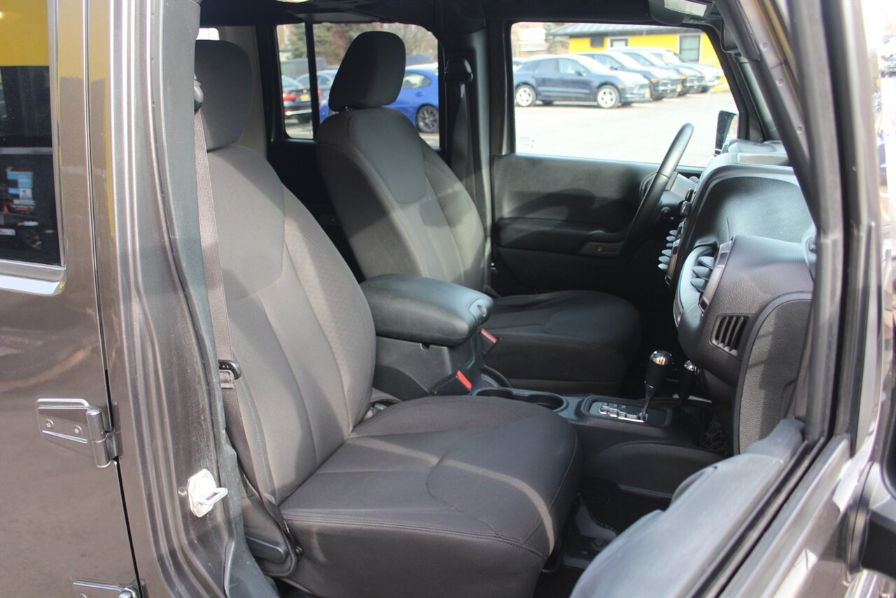 2017 Jeep Wrangler Unlimited Sport S - Photo 12 - Red Bank, NJ 07701