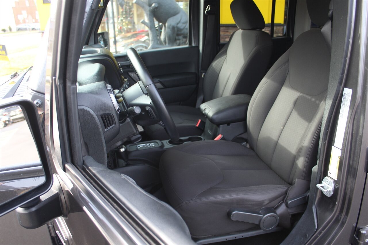 2017 Jeep Wrangler Unlimited Sport S - Photo 10 - Red Bank, NJ 07701