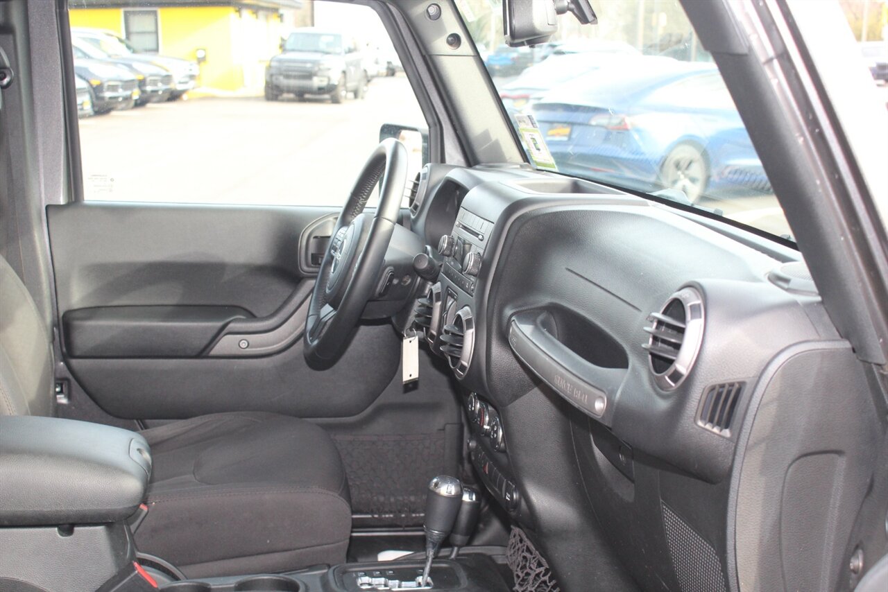 2017 Jeep Wrangler Unlimited Sport S - Photo 16 - Red Bank, NJ 07701