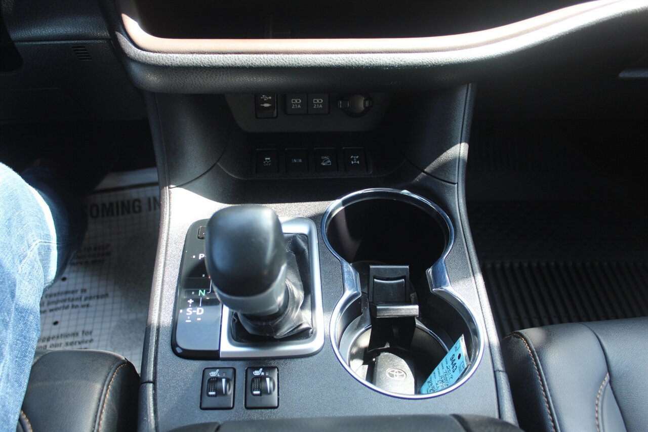2019 Toyota Highlander XLE - Photo 8 - Red Bank, NJ 07701