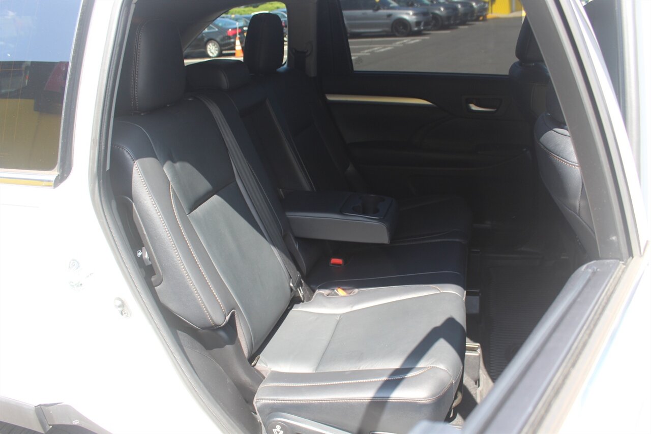 2019 Toyota Highlander XLE - Photo 16 - Red Bank, NJ 07701