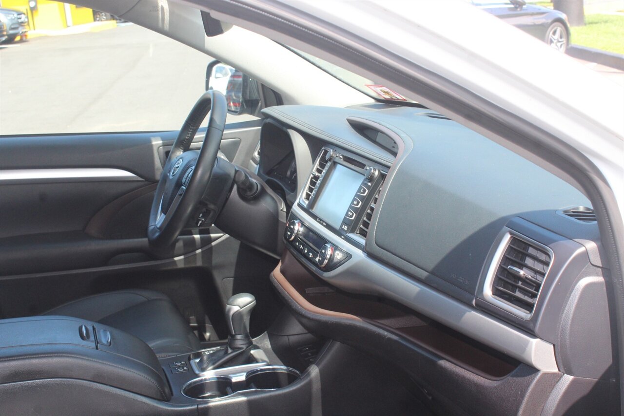 2019 Toyota Highlander XLE - Photo 19 - Red Bank, NJ 07701