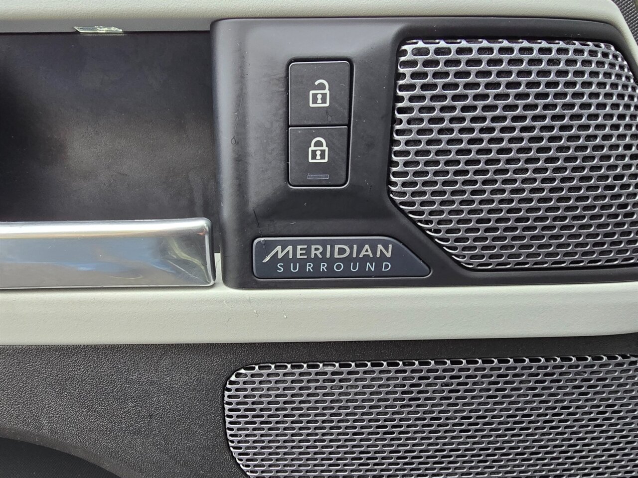 2020 Land Rover Defender 110 HSE - Photo 12 - Red Bank, NJ 07701