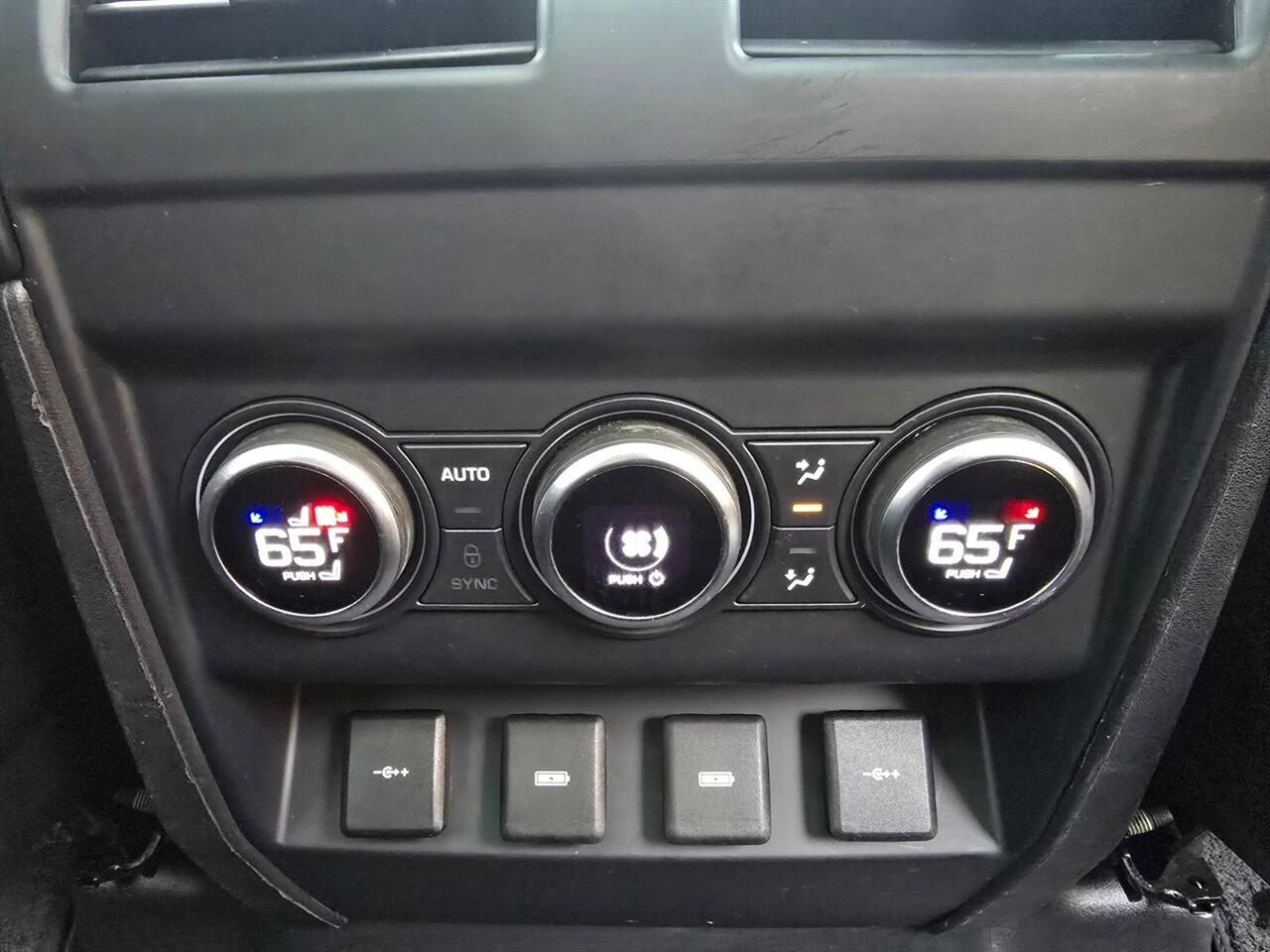 2020 Land Rover Defender 110 HSE - Photo 8 - Red Bank, NJ 07701