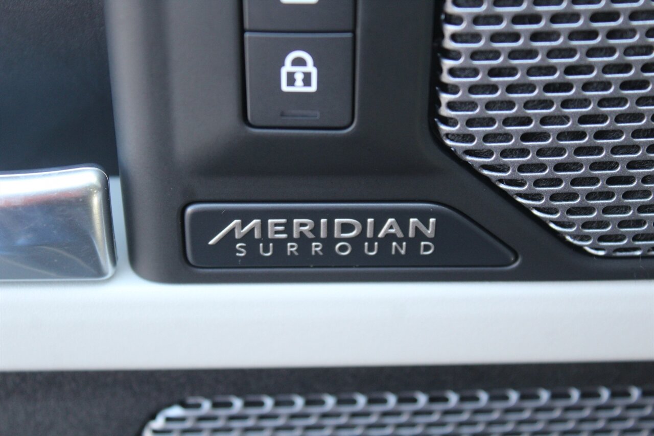 2022 Land Rover Defender 110 X-Dynamic SE - Photo 11 - Red Bank, NJ 07701