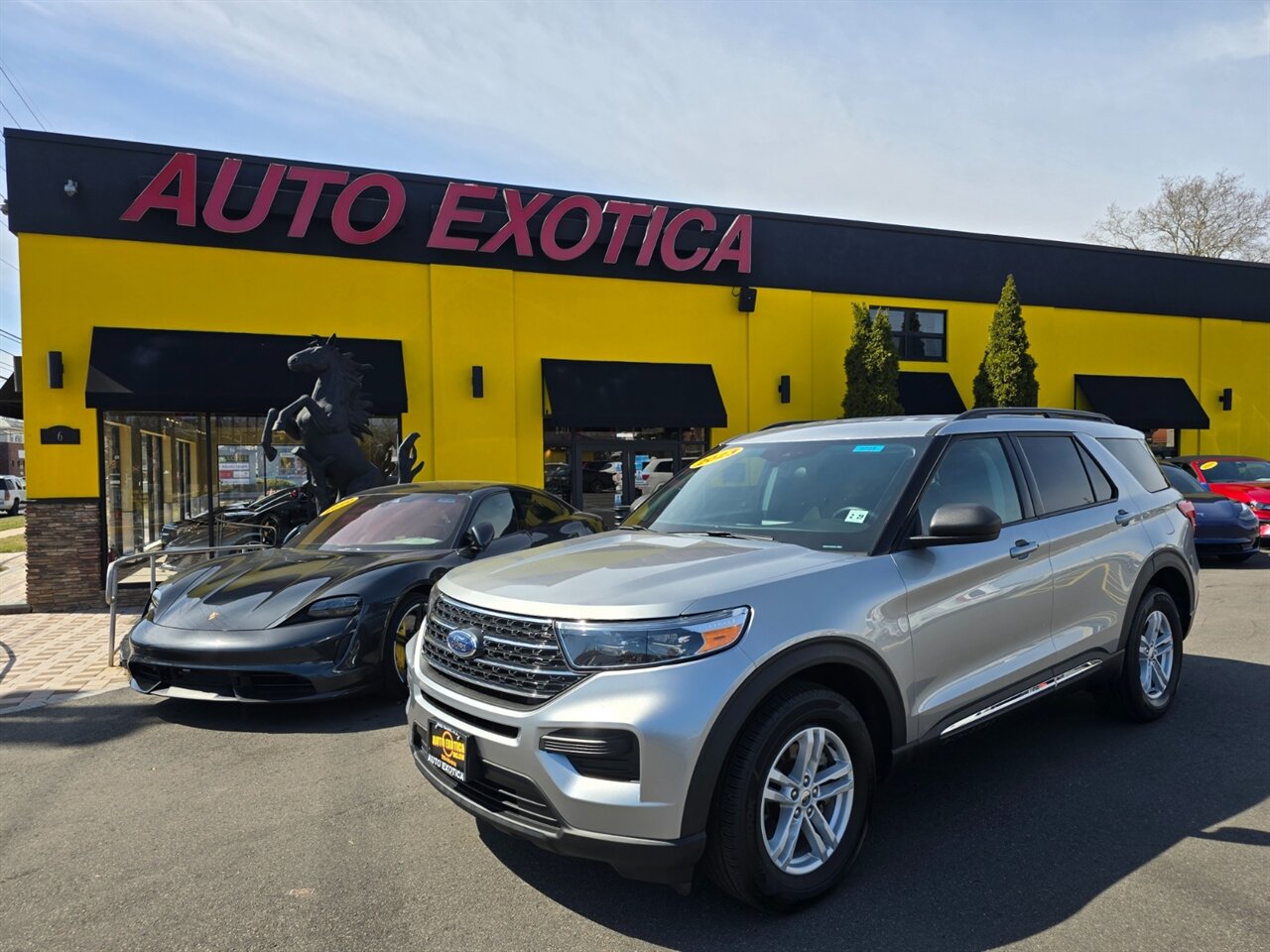 2023 Ford Explorer XLT   - Photo 1 - Red Bank, NJ 07701